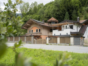 Attractive apartment with terrace Neukirchen Am Großvenediger